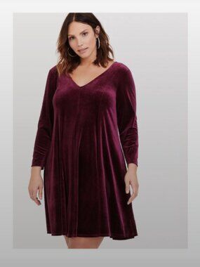 Torrid burgundy velvet dress in size 5 with a super flattering skater
